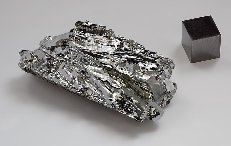 File:Molybdenum crystaline fragment and 1cm3 cube.jpg