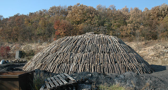 File:640px-Charcoal Pile.jpg