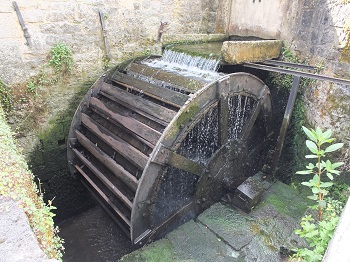 Figure 1. An overshot waterwheel with a flume directing water onto it.[1]