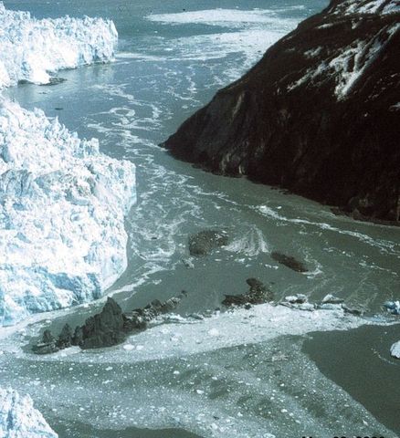 File:438px-Hubbard Glacier May 20.2000.jpg