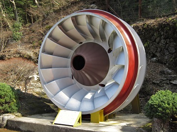 File:Francis turbine for Sakuma power station.jpg