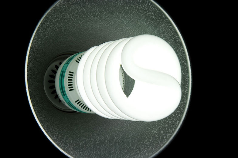 File:784px-8450-a-compact-fluorescent-light-bulb-pv.jpg