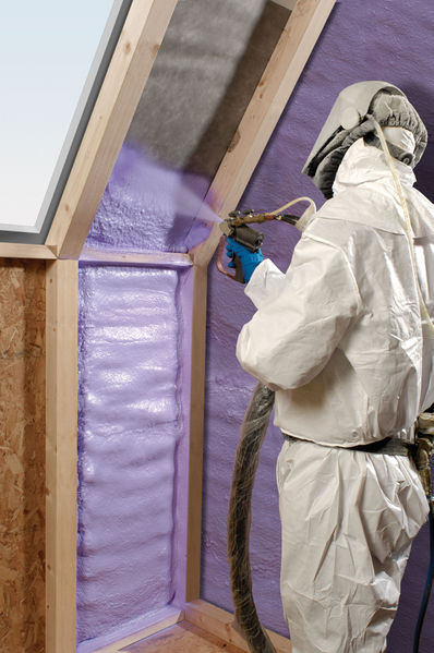 File:WALLTITE spray foam insulation being applied.jpg