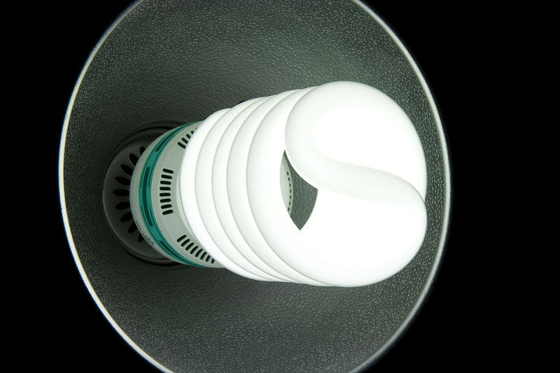 File:8450-a-compact-fluorescent-light-bulb-pv.jpg