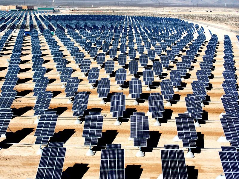File:1200px-1600px-Giant photovoltaic array.jpg