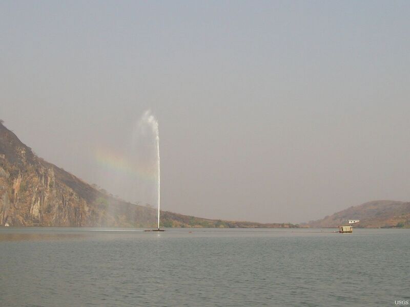 File:1200px-Lake nyos co2 vent.jpg